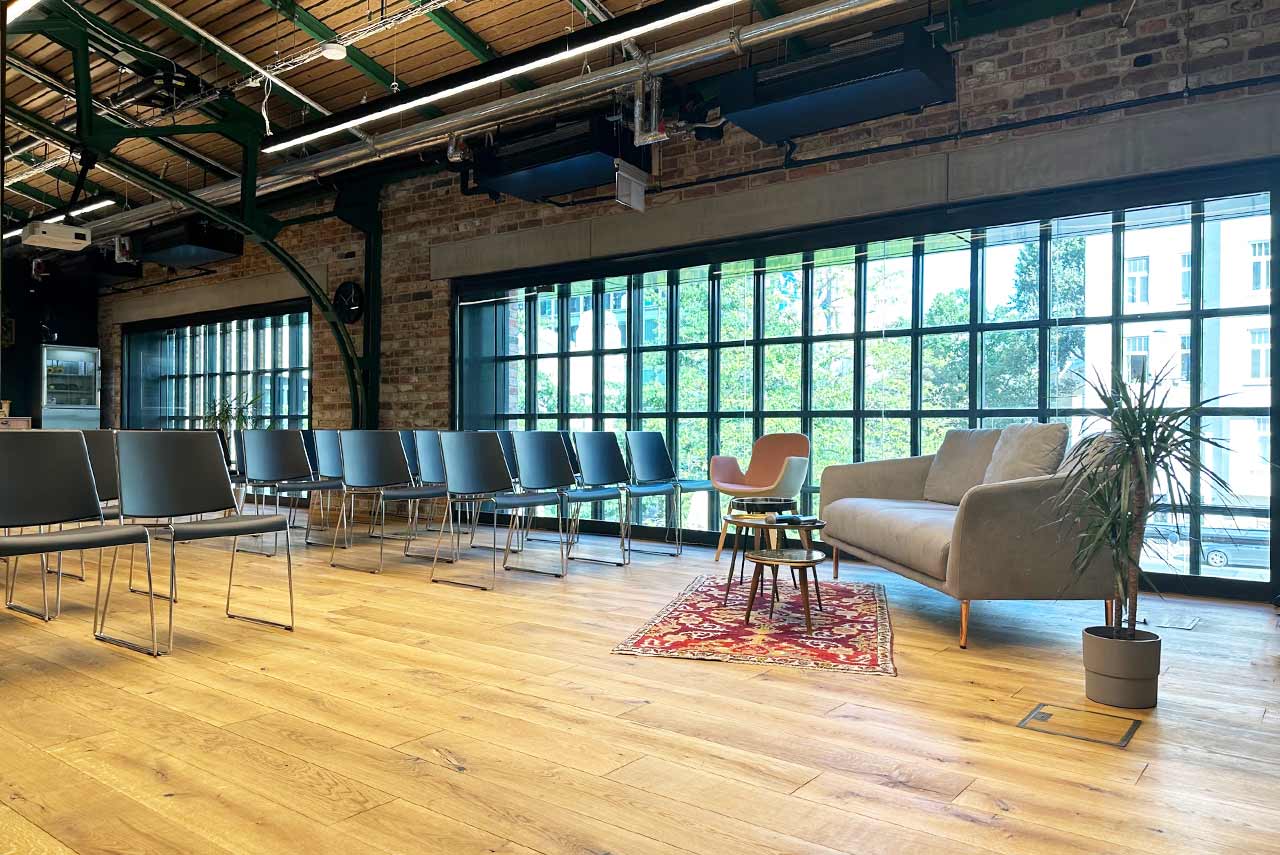 Business breakfast venue Warsaw — 89 m² daylight loft at Hala Koszyki