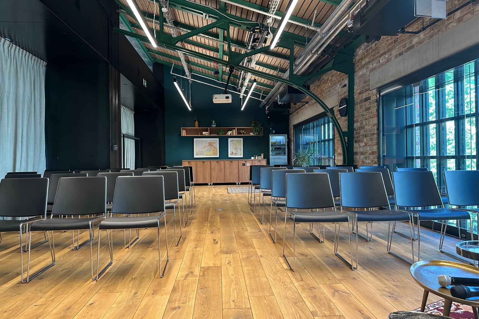 Loft conference rooms Warsaw — brick-and-steel interior at Hala Koszyki, Koszykowa 65