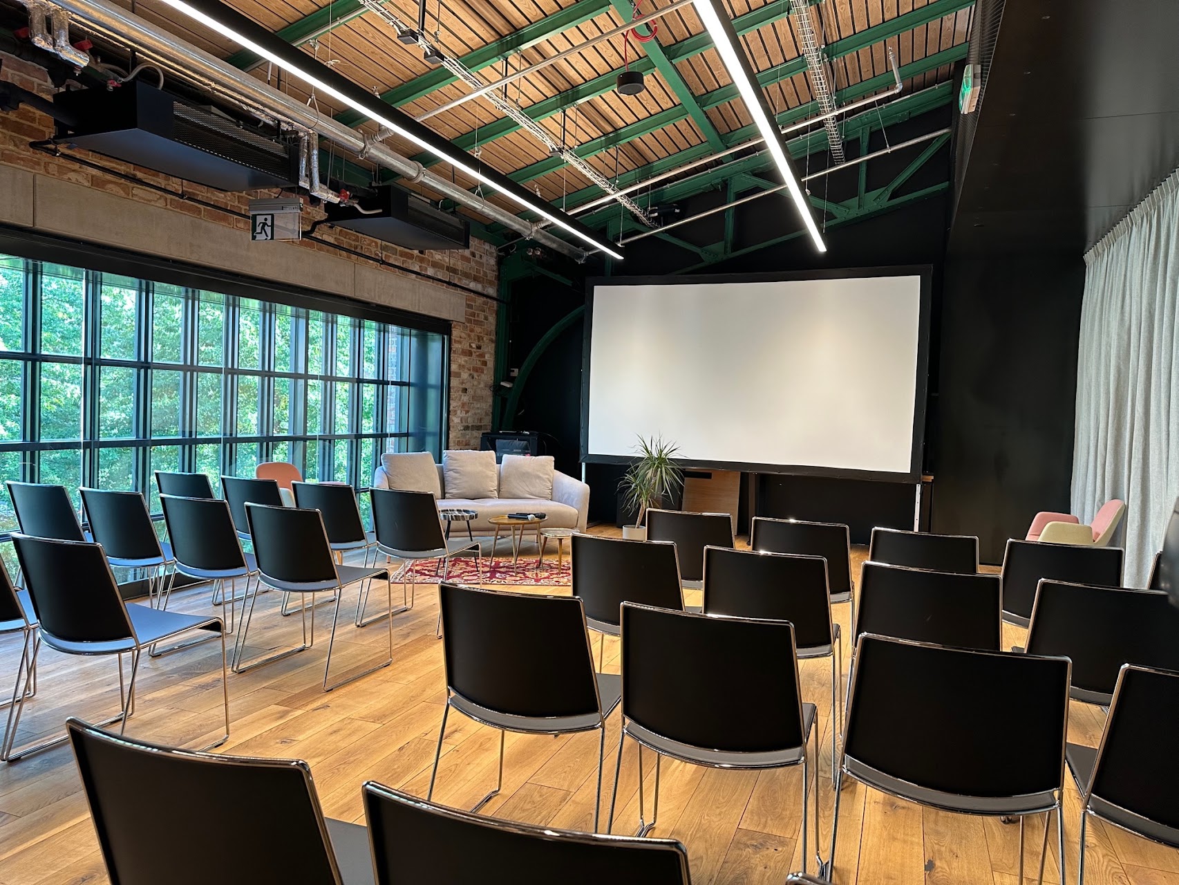 Theatre layout with daylight — Hala Koszyki, Warsaw