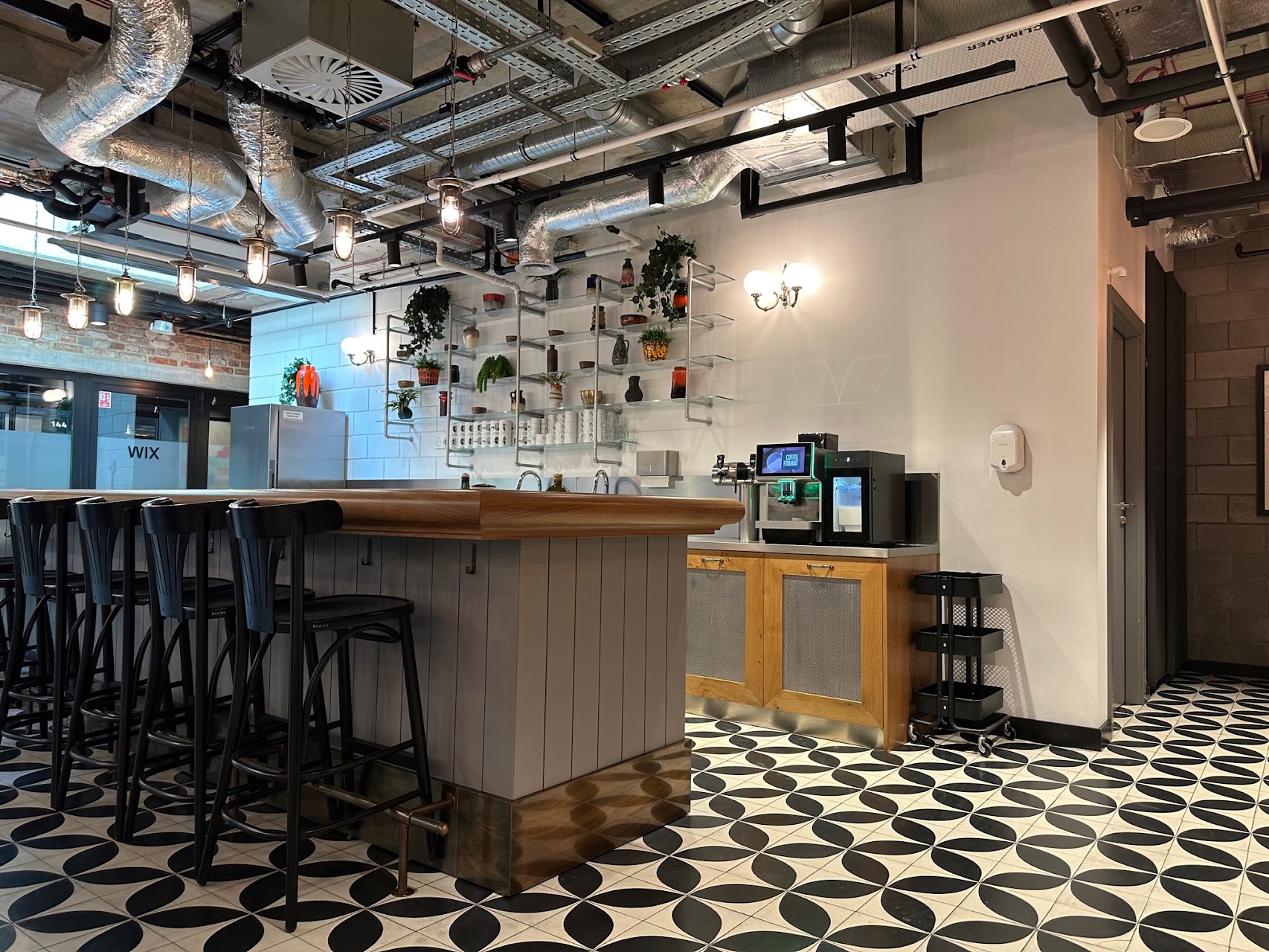 Bar island — the coffee point next to the rooms, Hala Koszyki